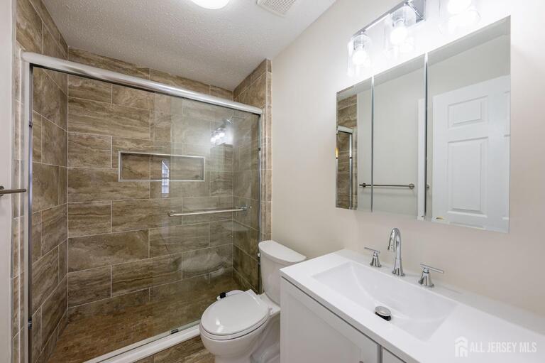Photo 17 of 122 Prestwick Way, Edison NJ 08820, Edison, NJ