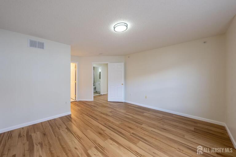 Photo 31 of 122 Prestwick Way, Edison NJ 08820, Edison, NJ