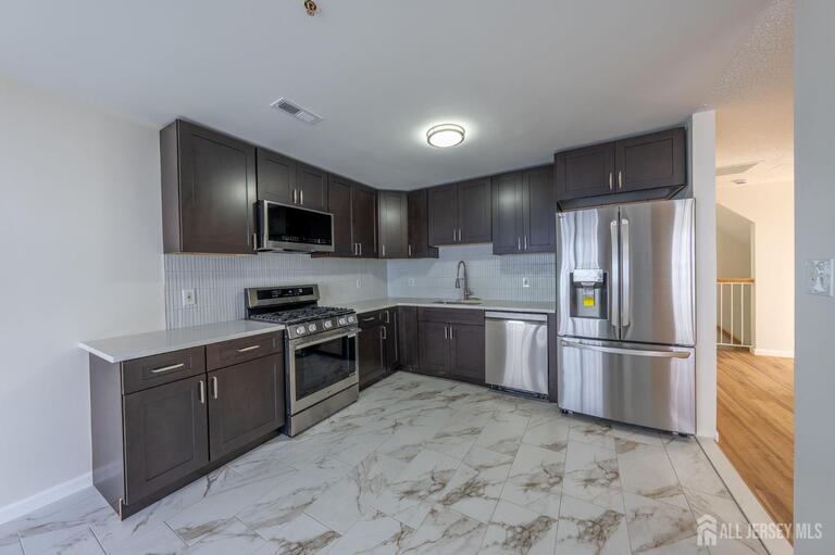 Photo 7 of 122 Prestwick Way, Edison NJ 08820, Edison, NJ