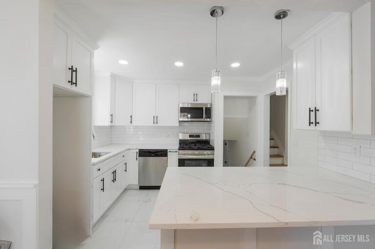Photo 8 of 33 Larchmont Road, Edison NJ 08837, Edison, NJ