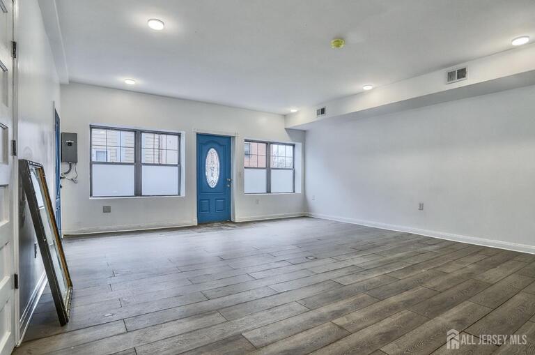 Photo 4 of 9017 Riverside Place, North Bergen NJ 0747, North Bergen, NJ