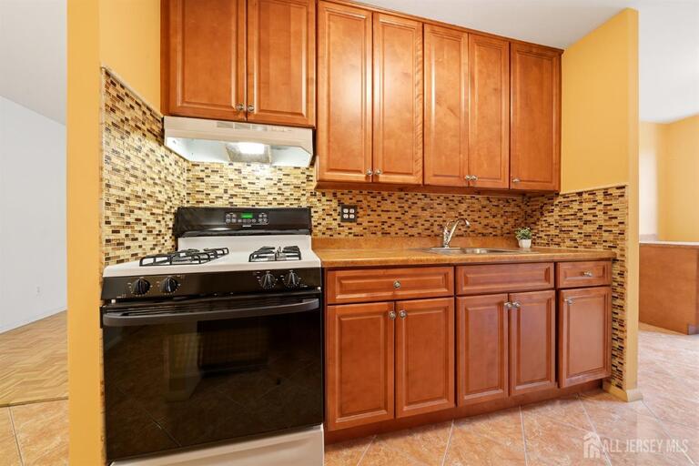 Photo 10 of 1874 Pelham Pkwy S, New York City NY 10461, New York City, NY