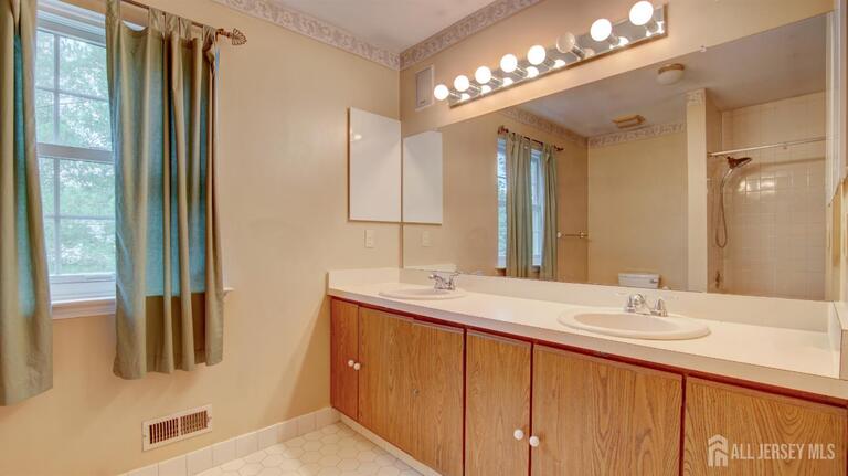 Photo 19 of 8 Forden Court, Sayreville NJ 08872, Sayreville, NJ