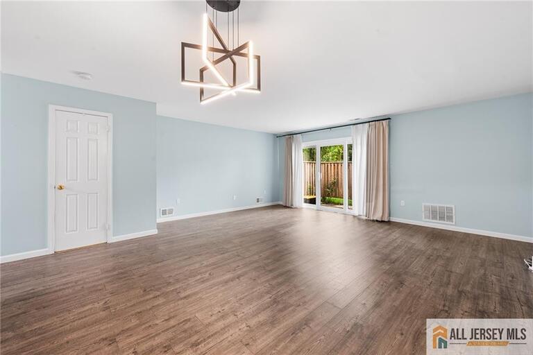 Photo 5 of 11 Canterbury Circle, Franklin NJ 08873, Franklin, NJ