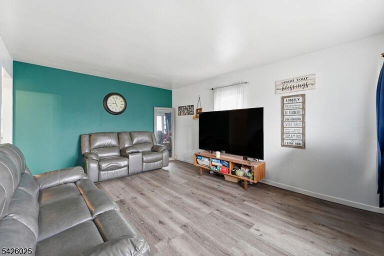 Property listing MLS 4022229 photo 3