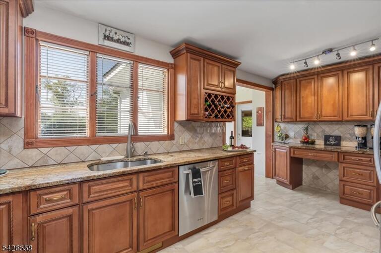 Property listing MLS 4023194 photo 10