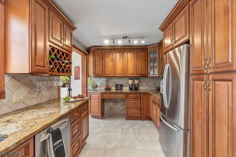 Property listing MLS 4023194 photo 11