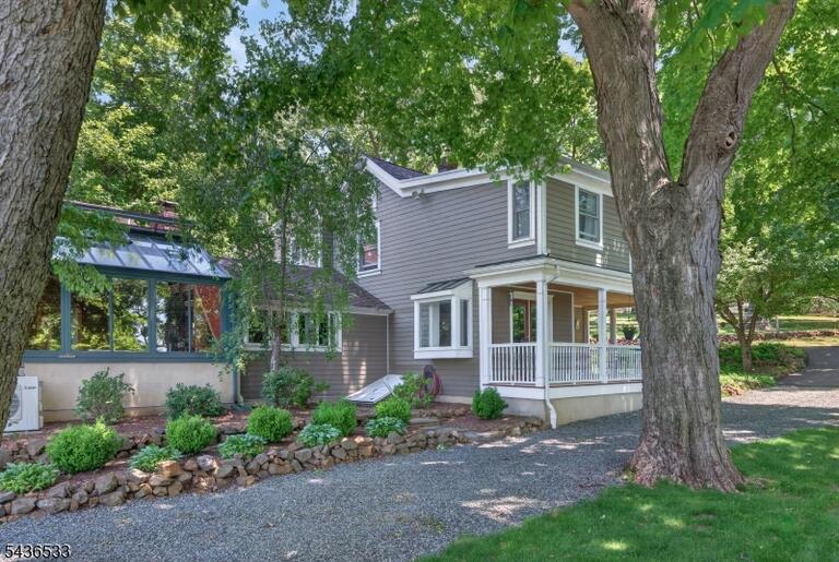 Property listing MLS 4032709 photo 4