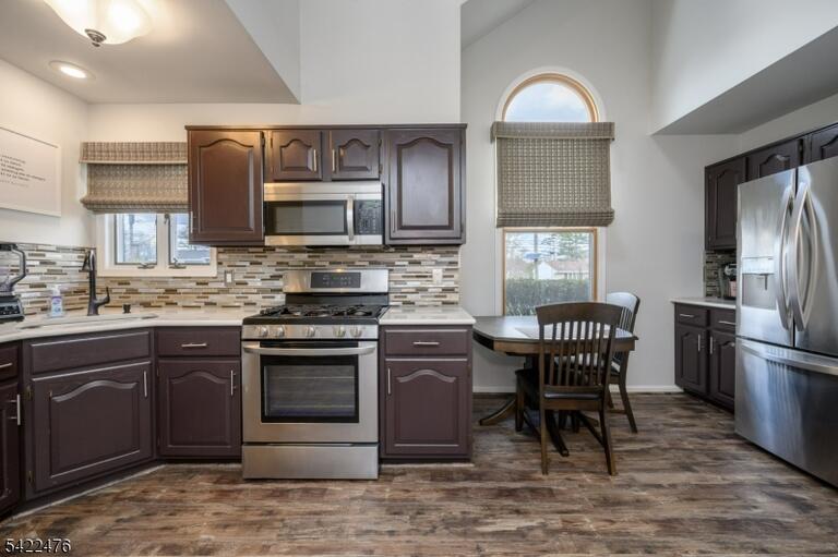Property listing MLS 4033989 photo 4