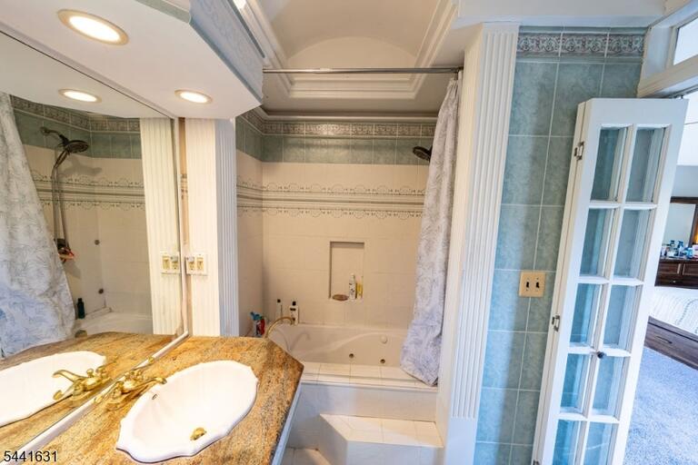 Property listing MLS 4036112 photo 41