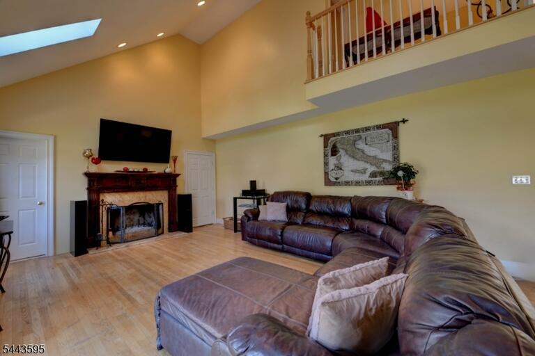 Property listing MLS 4038033 photo 10