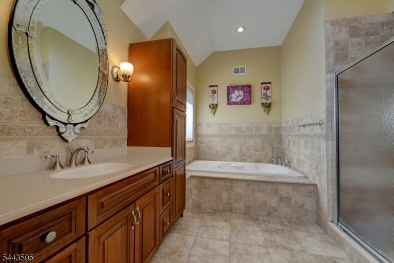 Property listing MLS 4038033 photo 29
