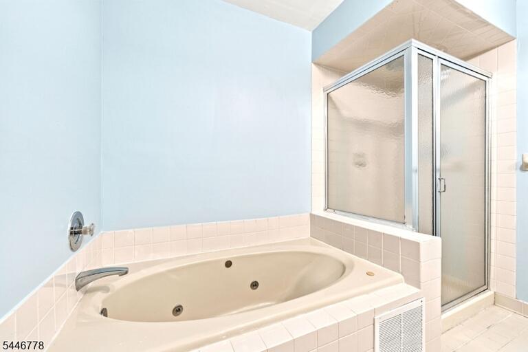 Property listing MLS 4040799 photo 37