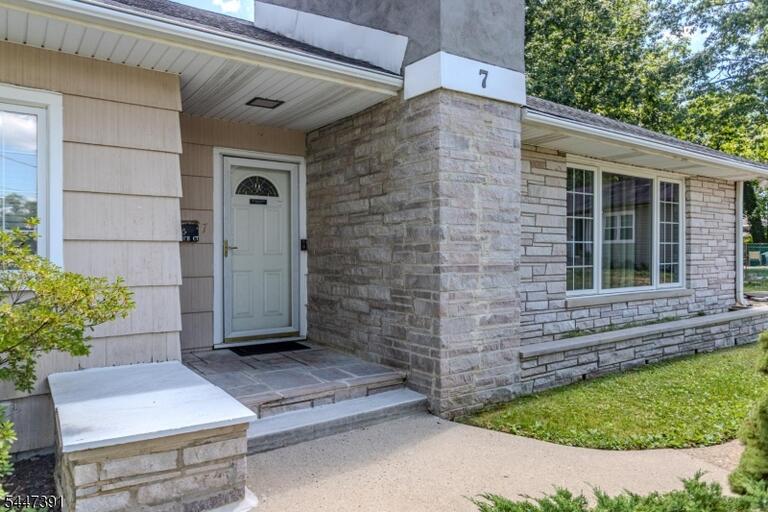 Property listing MLS 4041312 photo 3