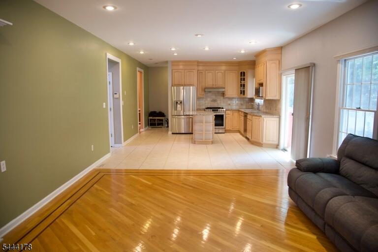 Property listing MLS 4042807 photo 8