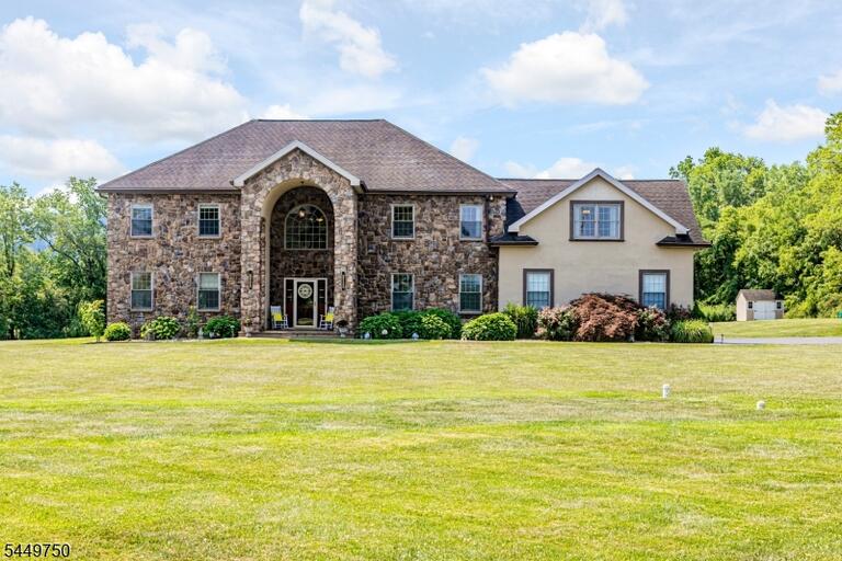 Property listing MLS 4043595 photo 1