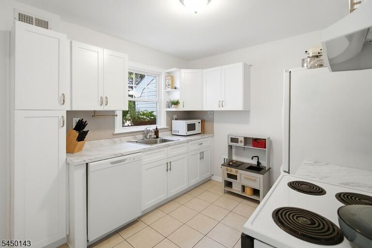 Property listing MLS 4043631 photo 11