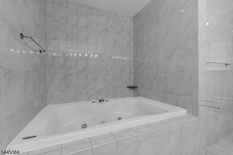 Property listing MLS 4043650 photo 27