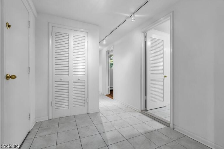 Property listing MLS 4043650 photo 28