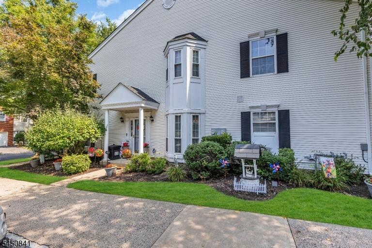Property listing MLS 4044288 photo 1
