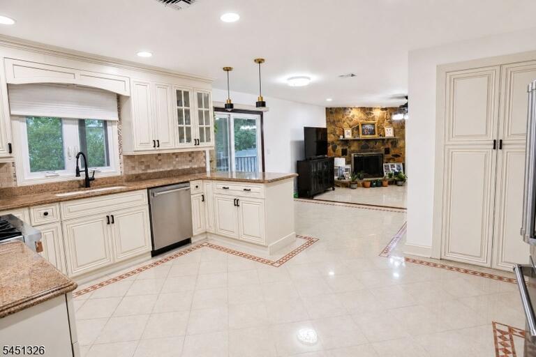 Property listing MLS 4044683 photo 25