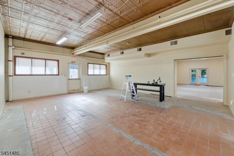 Property listing MLS 4044850 photo 12