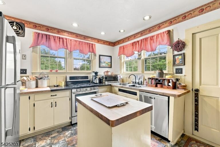 Property listing MLS 4045090 photo 13