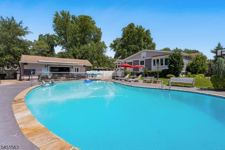 Property listing MLS 4045471 photo 31