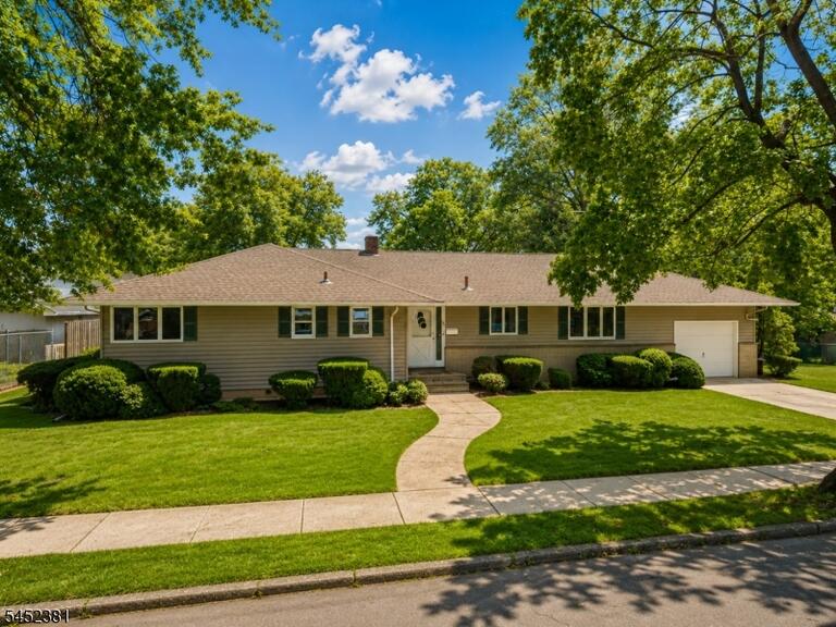 Property listing MLS 4045833 photo 1