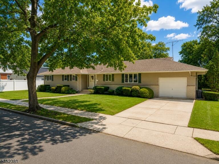 Property listing MLS 4045833 photo 3