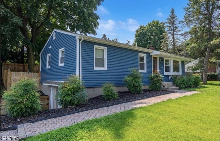 Property listing MLS 4046060 photo 1