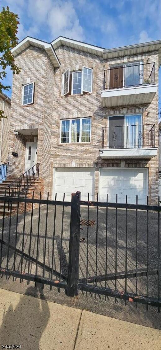 Property listing MLS 4046070 photo 2
