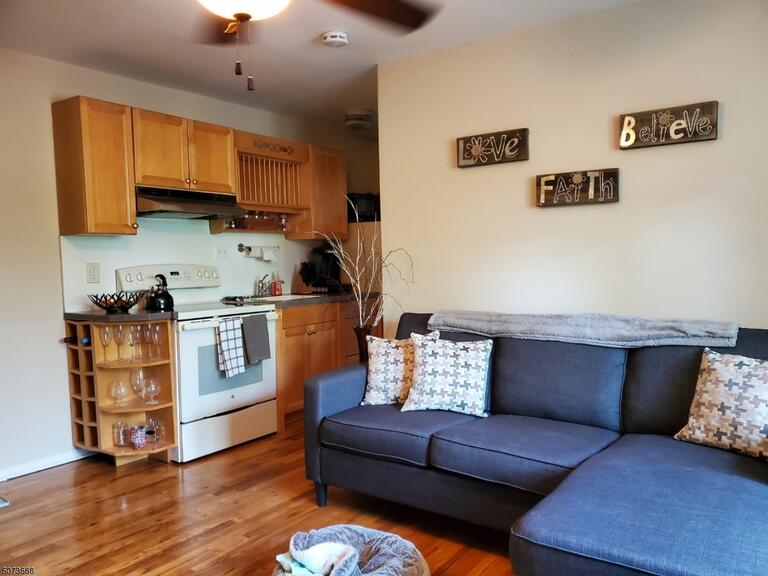 Property listing MLS 4046093 photo 2