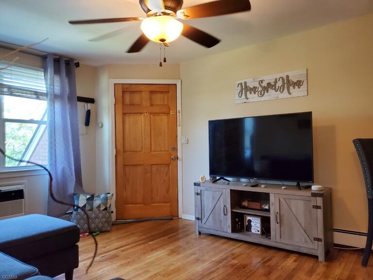 Property listing MLS 4046093 photo 3