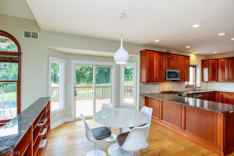 Property listing MLS 4046192 photo 17
