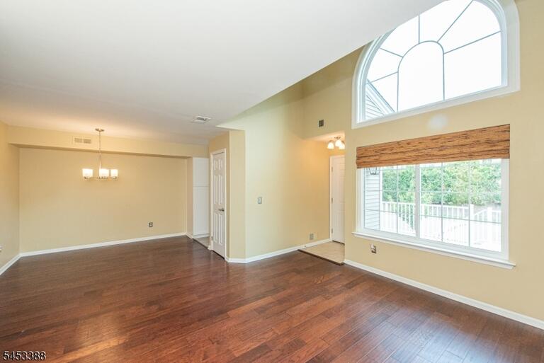 Property listing MLS 4046514 photo 5