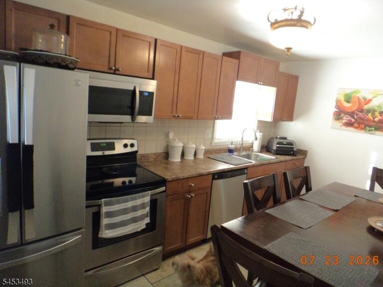 Property listing MLS 4046542 photo 5