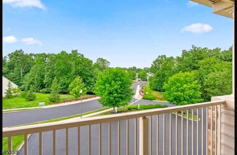 Property listing MLS 4046834 photo 2
