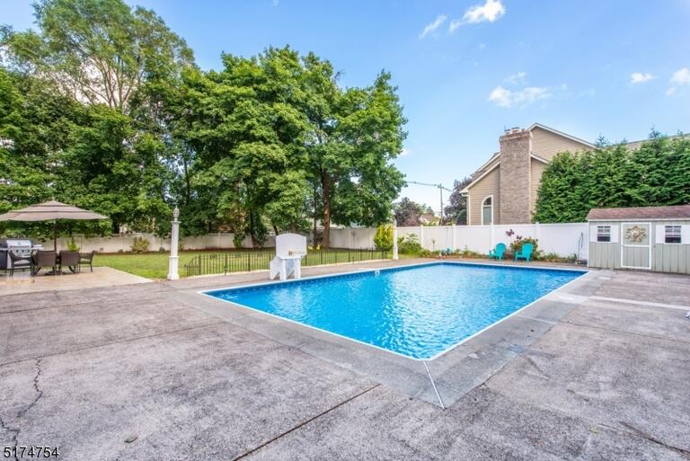 Property listing MLS 4047014 photo 18