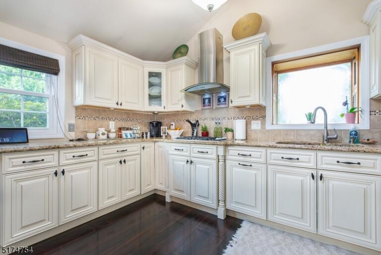 Property listing MLS 4047014 photo 8