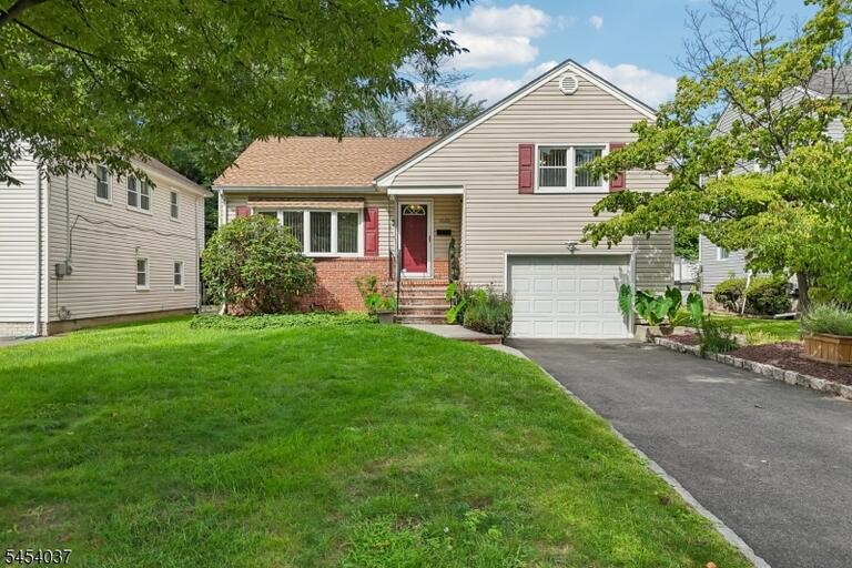 Property listing MLS 4047040 photo 1