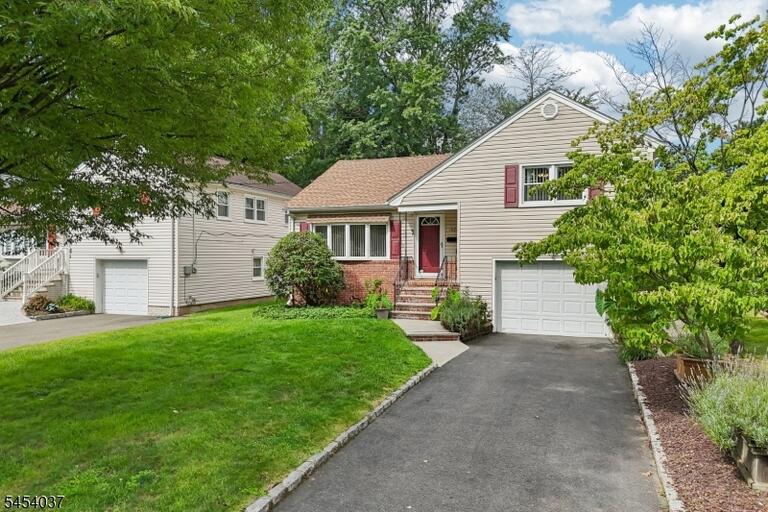 Property listing MLS 4047040 photo 2