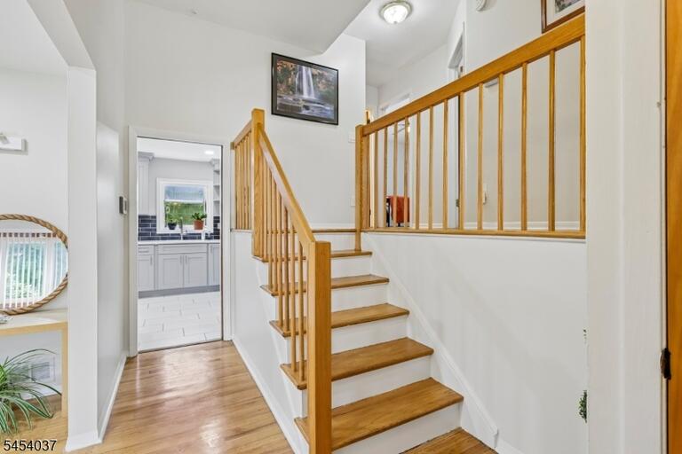 Property listing MLS 4047040 photo 3