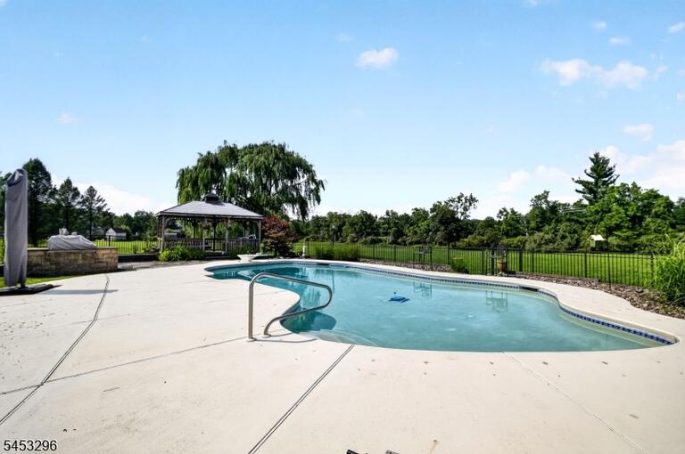 Property listing MLS 4047190 photo 42