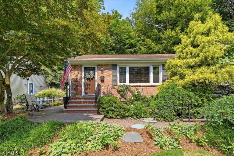 Property listing MLS 4047193 photo 2