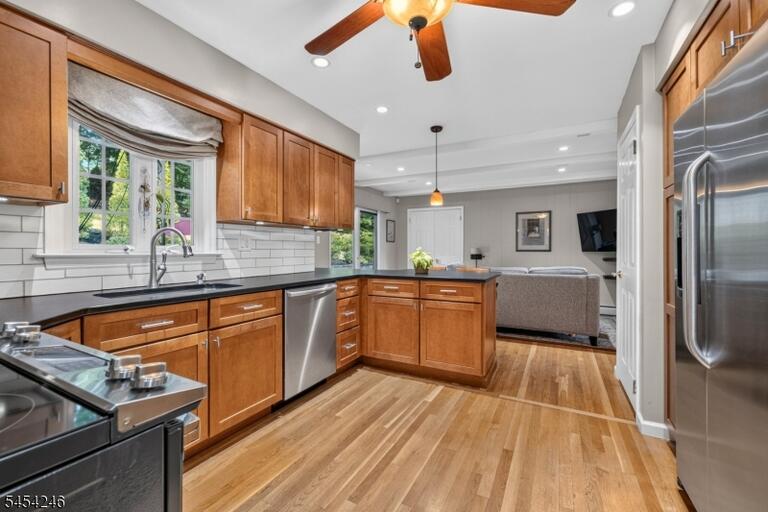 Property listing MLS 4047251 photo 3