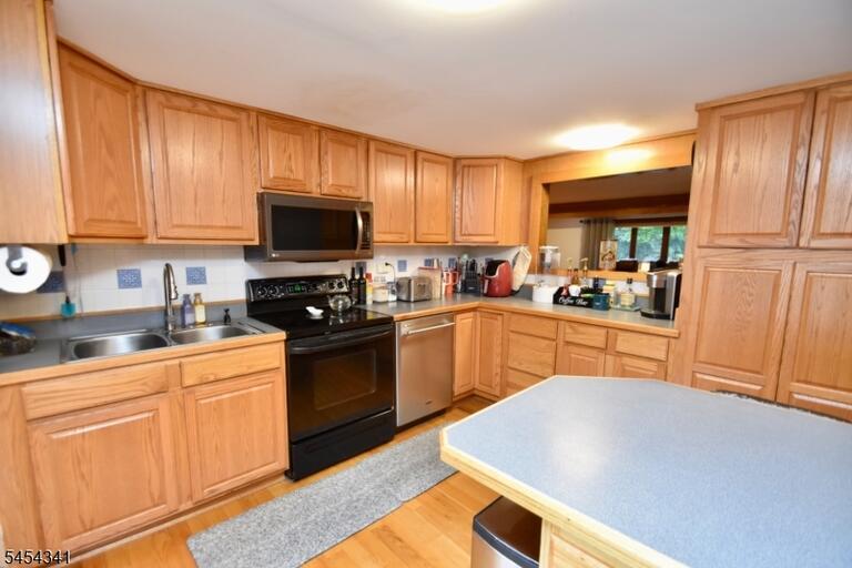 Property listing MLS 4047381 photo 4