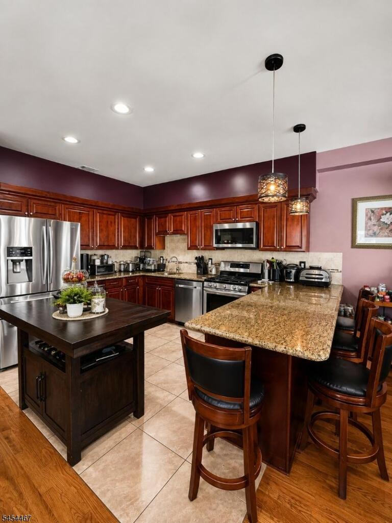 Property listing MLS 4047405 photo 2