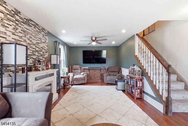 Property listing MLS 4047425 photo 3