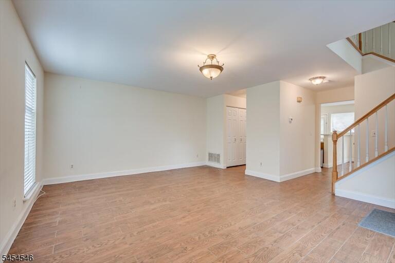 Property listing MLS 4047464 photo 11